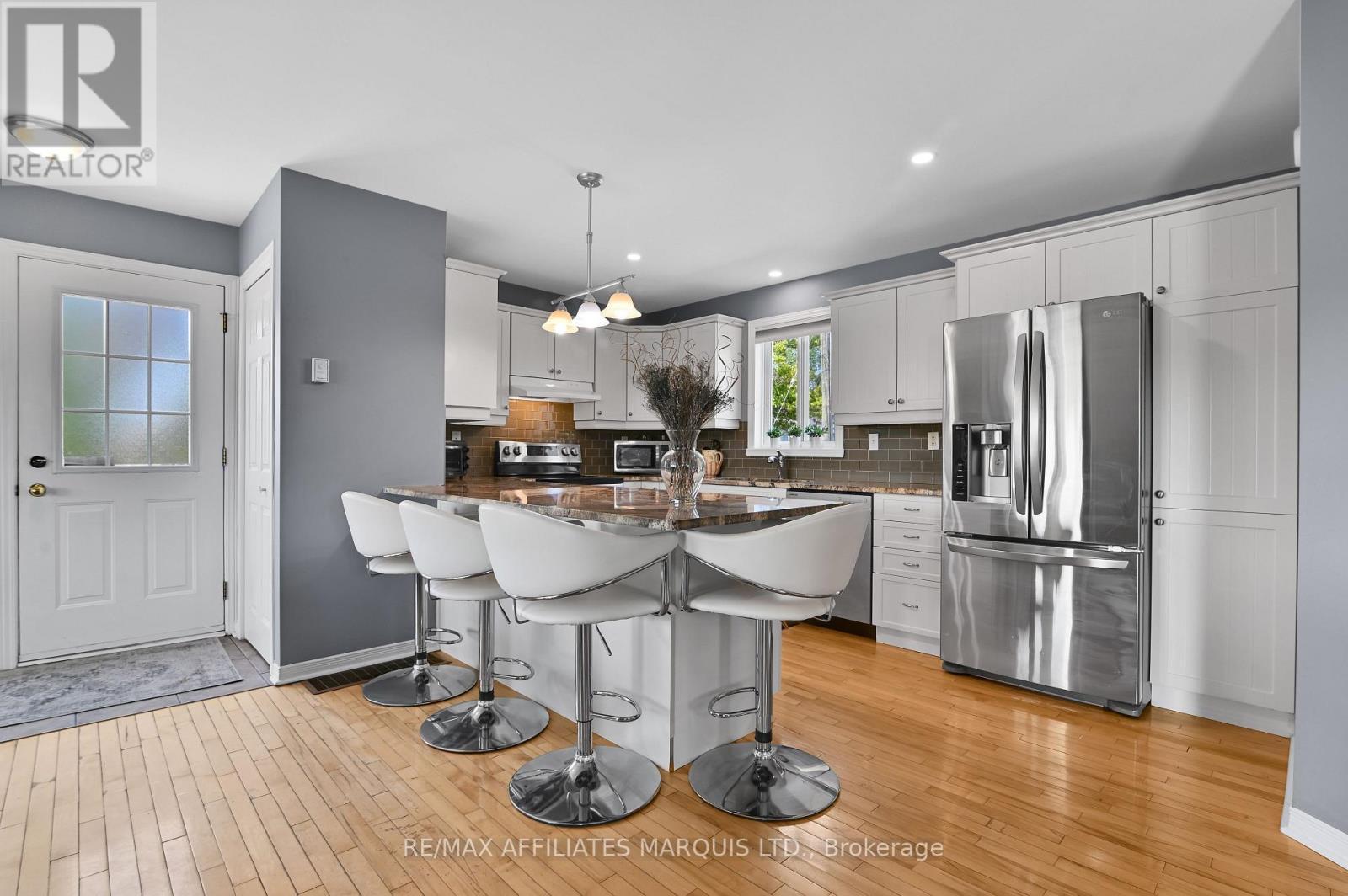 19414 Malibu Lane, South Glengarry, ON - Indoor Photo Showing Kitchen With Upgraded Kitchen