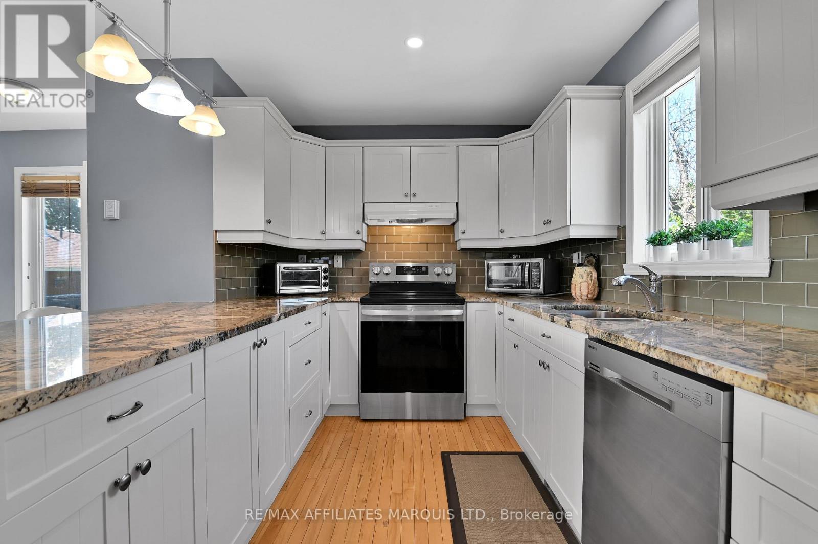 19414 Malibu Lane, South Glengarry, ON - Indoor Photo Showing Kitchen With Double Sink
