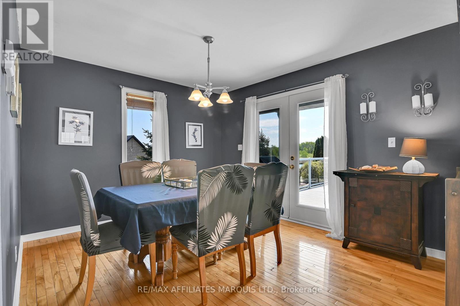 19414 Malibu Lane, South Glengarry, ON - Indoor Photo Showing Dining Room