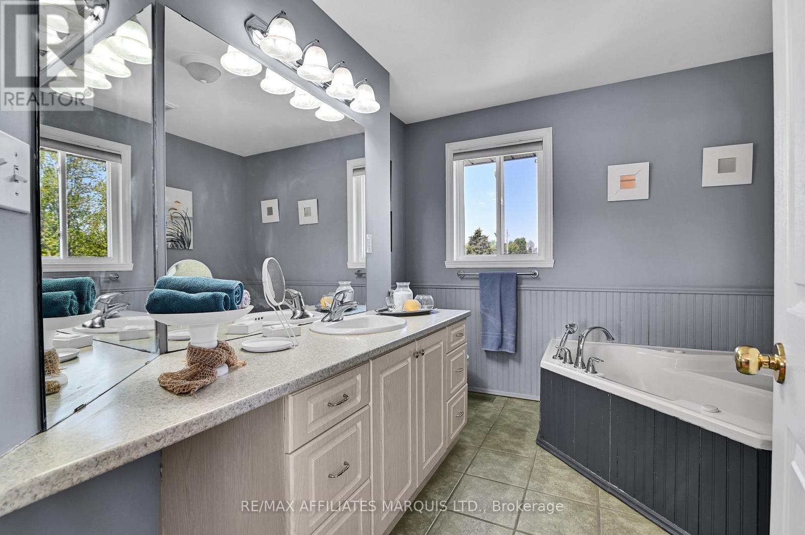 19414 Malibu Lane, South Glengarry, ON - Indoor Photo Showing Bathroom