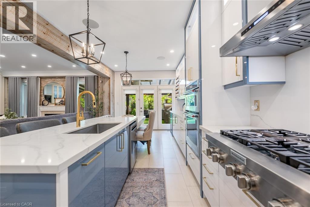 3340 Terra Cotta Lane, Burlington, ON - Indoor Photo Showing Kitchen With Upgraded Kitchen
