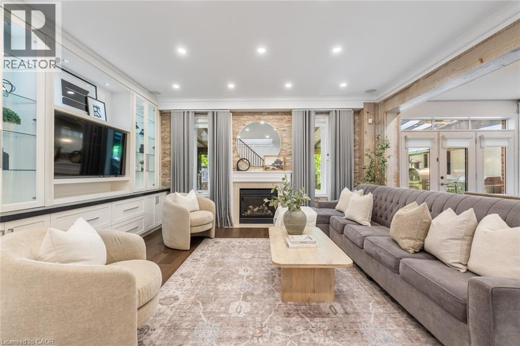 3340 Terra Cotta Lane, Burlington, ON - Indoor Photo Showing Living Room With Fireplace