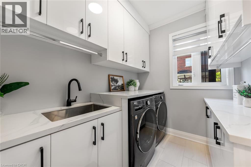 3340 Terra Cotta Lane, Burlington, ON - Indoor Photo Showing Laundry Room