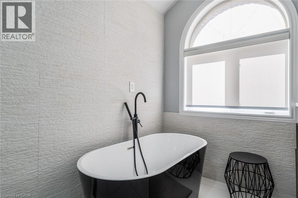 3340 Terra Cotta Lane, Burlington, ON - Indoor Photo Showing Bathroom