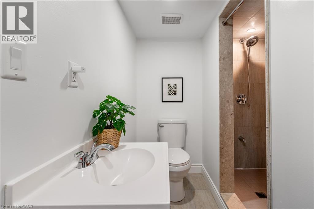 3340 Terra Cotta Lane, Burlington, ON - Indoor Photo Showing Bathroom