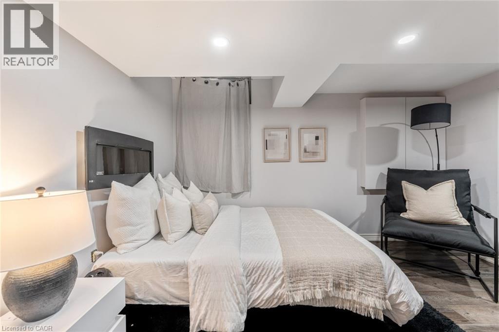 3340 Terra Cotta Lane, Burlington, ON - Indoor Photo Showing Bedroom