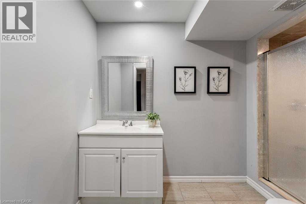 3340 Terra Cotta Lane, Burlington, ON - Indoor Photo Showing Bathroom