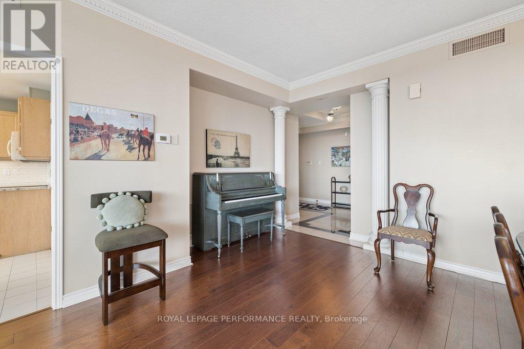 905 - 1480 Riverside Drive, Ottawa, ON - Indoor