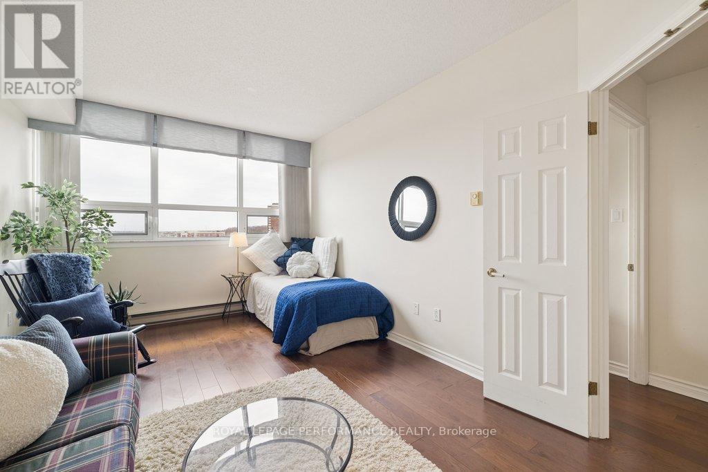 905 - 1480 Riverside Drive, Ottawa, ON - Indoor
