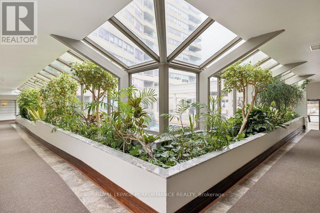 Walkway to Club Riviera - 905 - 1480 Riverside Drive, Ottawa, ON - Indoor Photo Showing Other Room