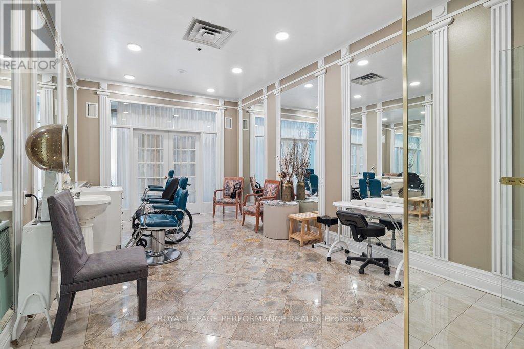 Hair Salon - 905 - 1480 Riverside Drive, Ottawa, ON - Indoor