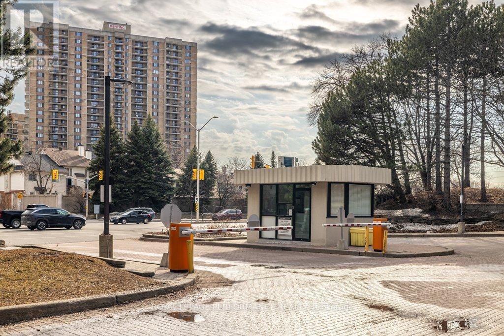 Gated Community - 905 - 1480 Riverside Drive, Ottawa, ON - Outdoor