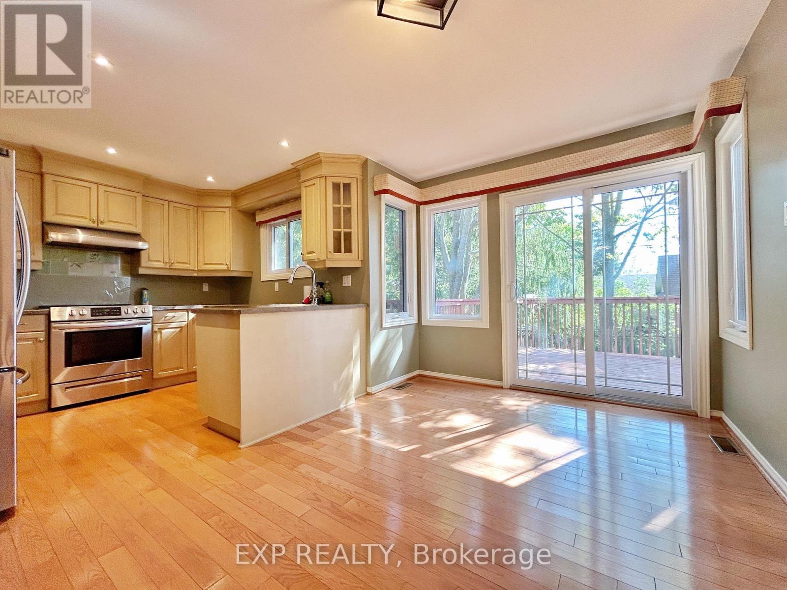 23 Haskell Crescent, Aurora, ON - Indoor Photo Showing Kitchen
