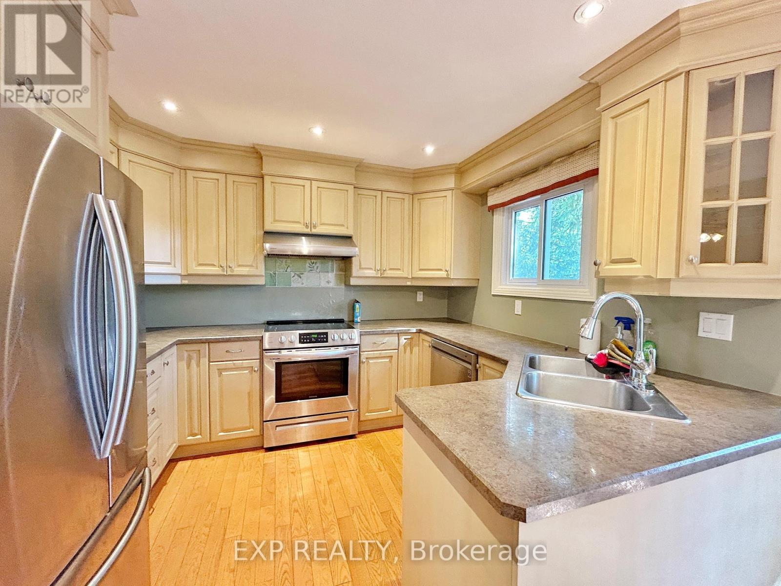23 Haskell Crescent, Aurora, ON - Indoor Photo Showing Kitchen
