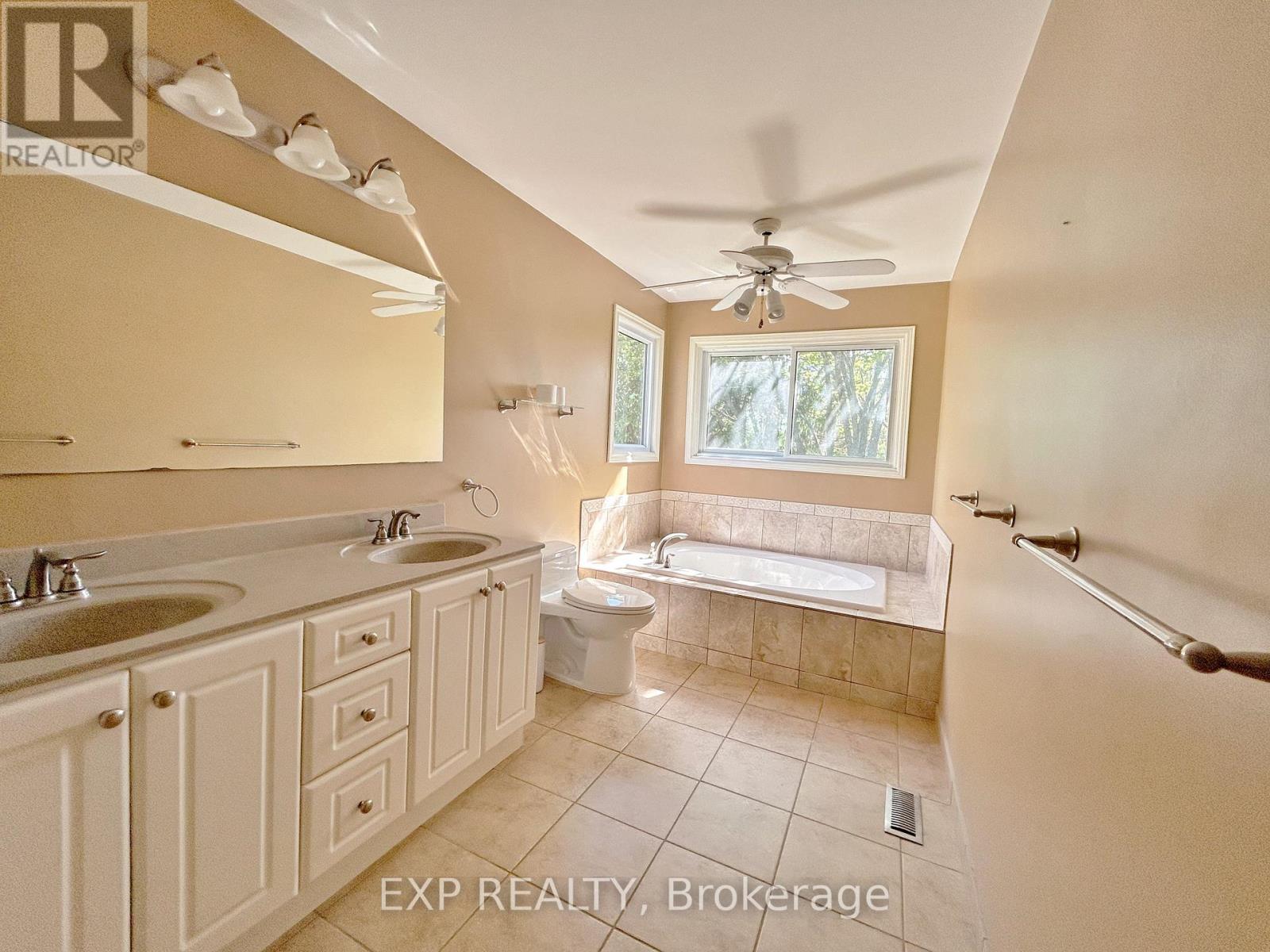 23 Haskell Crescent, Aurora, ON - Indoor Photo Showing Bathroom