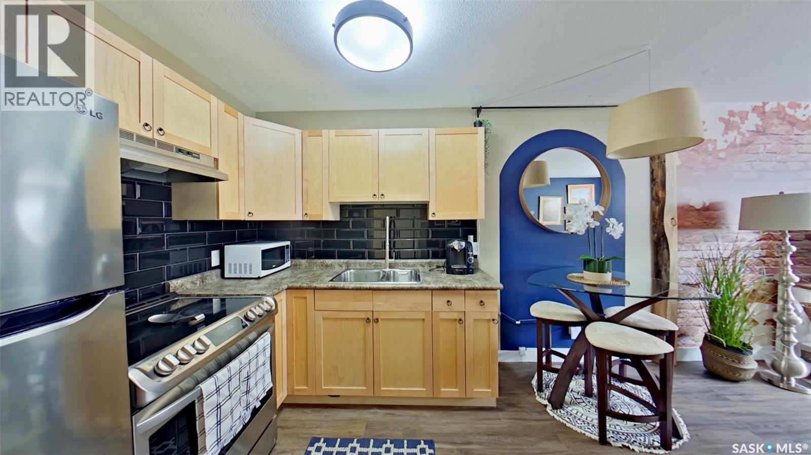 2 2358 Rae Street, Regina, SK - Indoor Photo Showing Kitchen With Double Sink