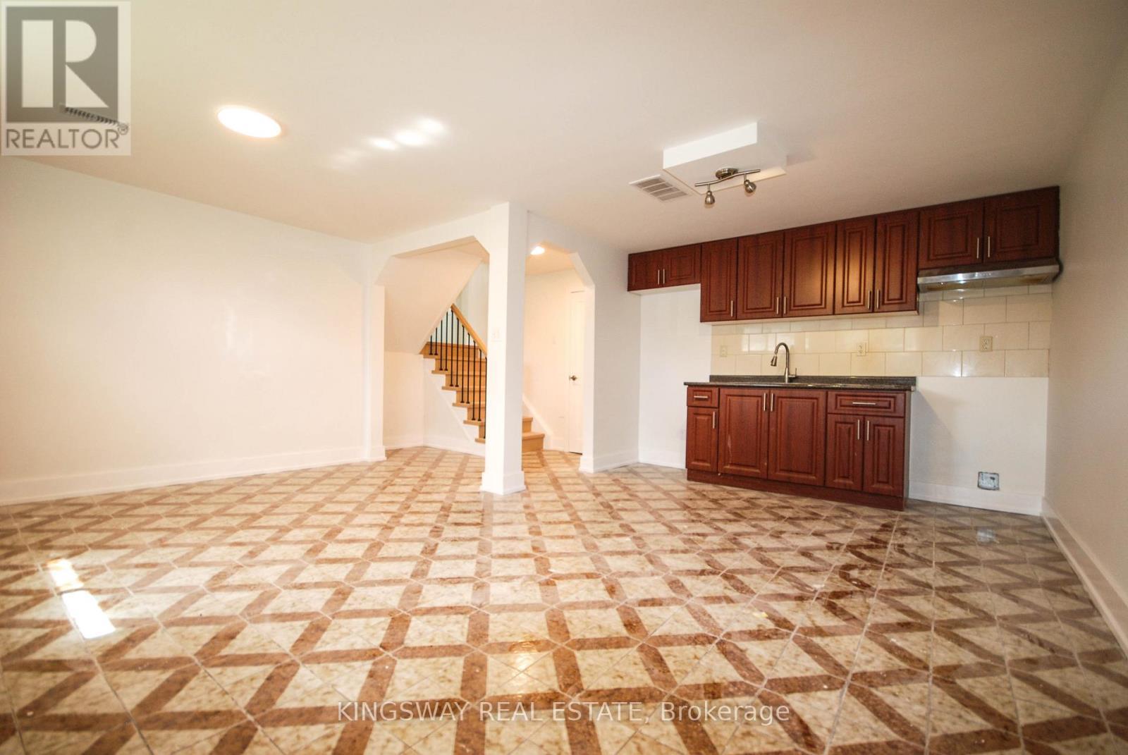 24 Archdekin Drive, Brampton, ON - Indoor Photo Showing Kitchen