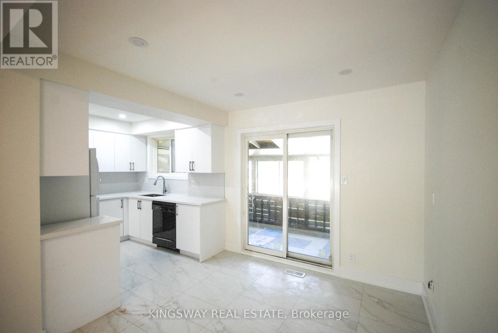 24 Archdekin Drive, Brampton, ON - Indoor Photo Showing Kitchen