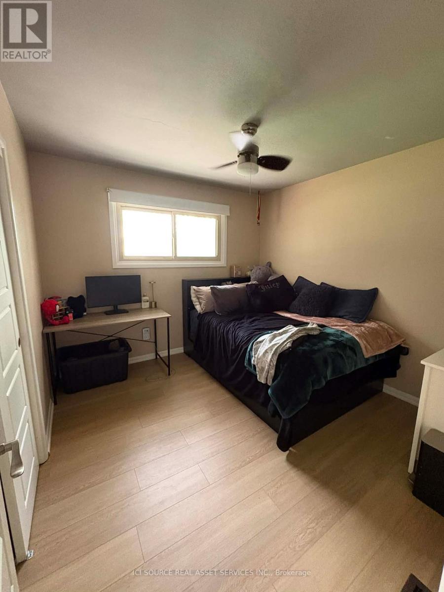 54 Rockwyn Crescent, London East, ON - Indoor Photo Showing Living Room