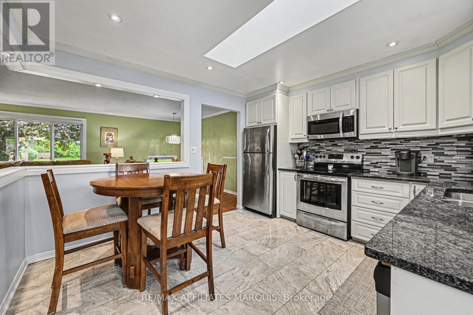 15 Pearl Street, Smiths Falls, ON - Indoor