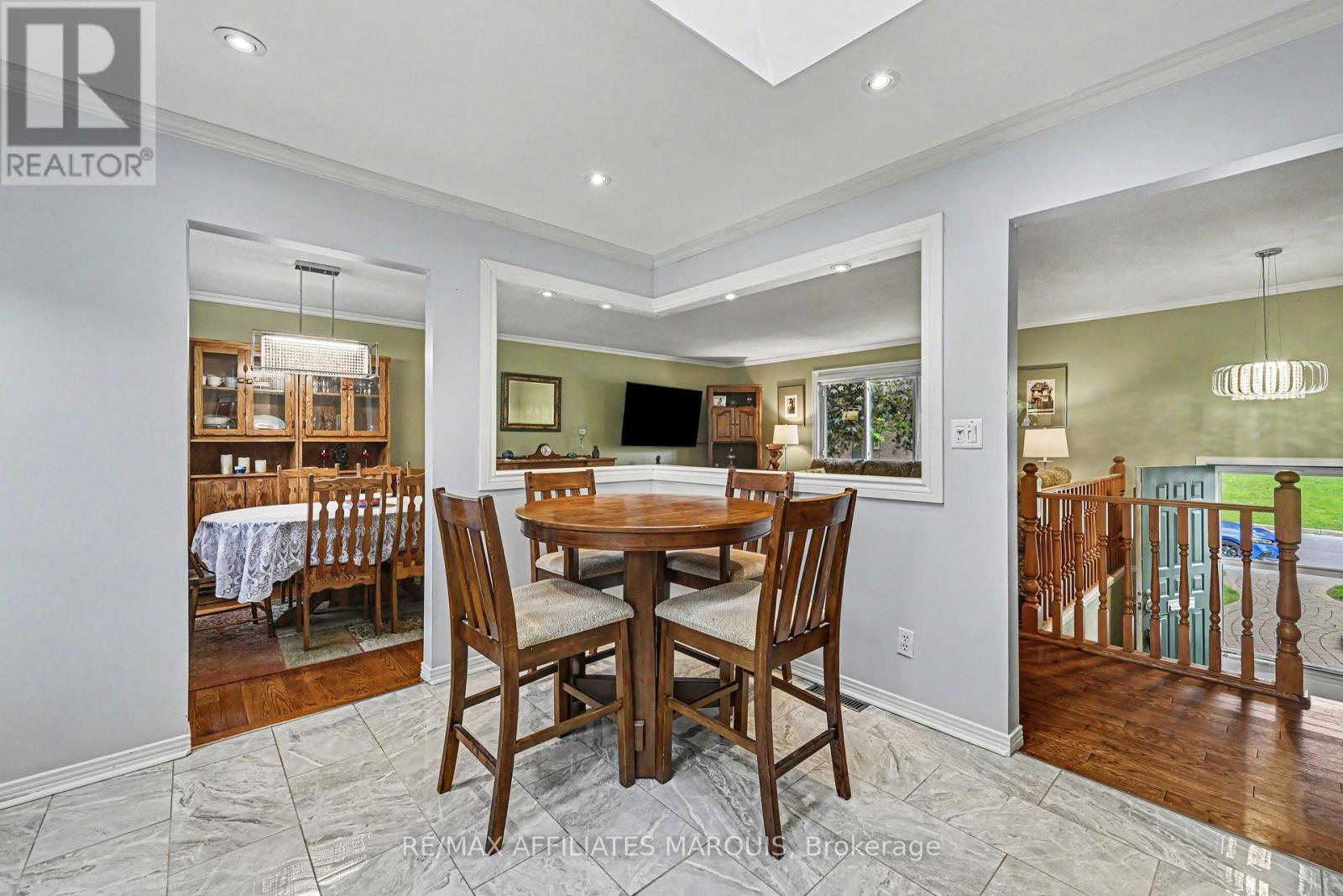15 Pearl Street, Smiths Falls, ON - Indoor Photo Showing Dining Room