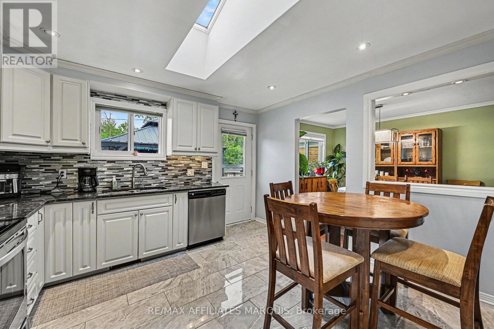 15 Pearl Street, Smiths Falls, ON - Indoor
