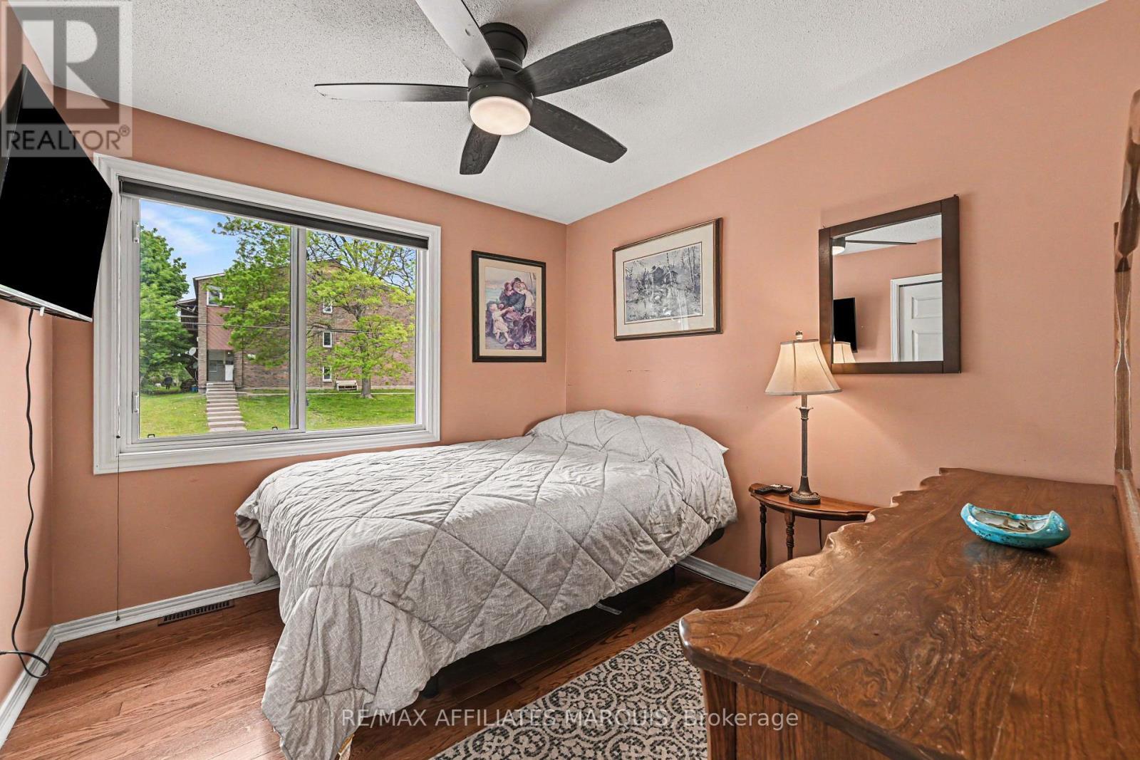 15 Pearl Street, Smiths Falls, ON - Indoor Photo Showing Bedroom