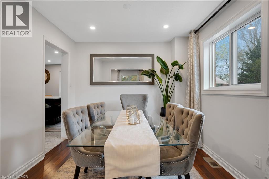 26 Telfer Court, Cambridge, ON - Indoor Photo Showing Dining Room