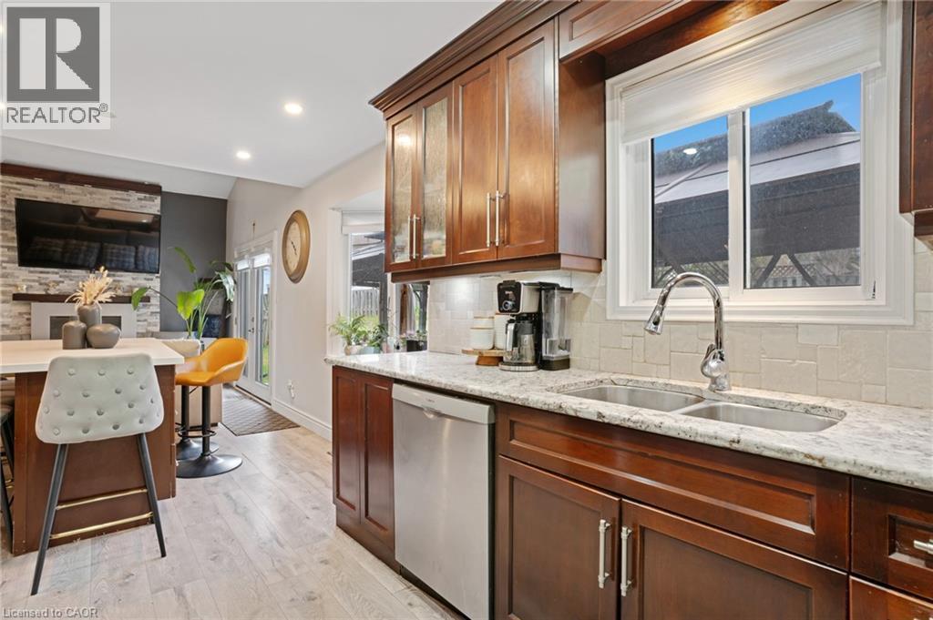 26 Telfer Court, Cambridge, ON - Indoor Photo Showing Kitchen With Double Sink