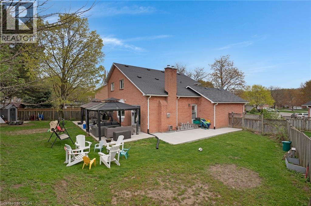 26 Telfer Court, Cambridge, ON - Outdoor With Backyard