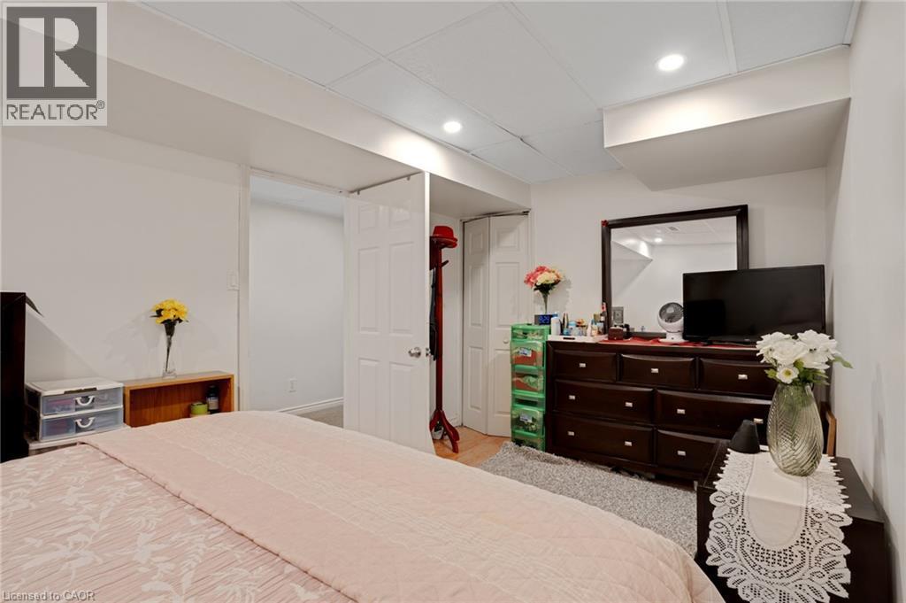 26 Telfer Court, Cambridge, ON - Indoor Photo Showing Bedroom