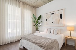 109-5400 Av. Henri-Julien Montréal (Le Plateau-Mont-Royal), QC H2T 2E8