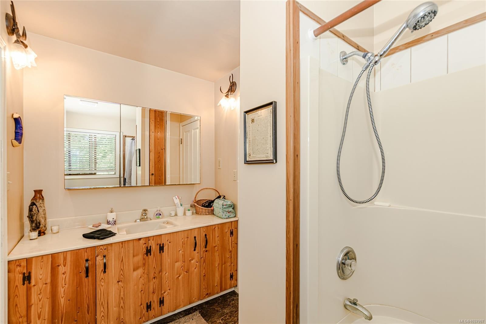 105 Byron Rd, Salt Spring, BC