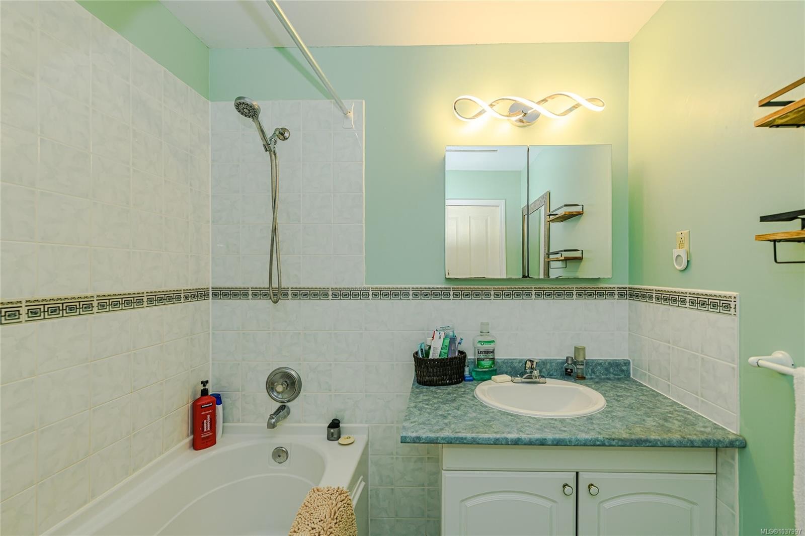 105 Byron Rd, Salt Spring, BC