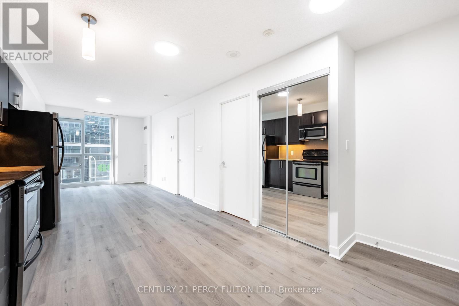 703 - 18 Harbour Street, Toronto, ON - Indoor Photo Showing Kitchen
