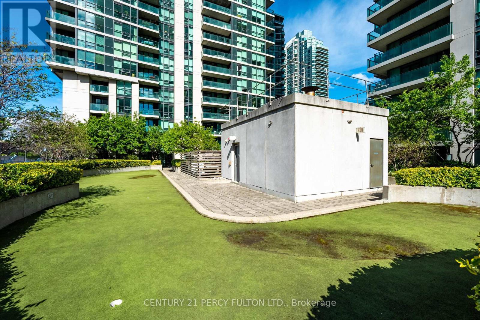 703 - 18 Harbour Street, Toronto, ON - Outdoor