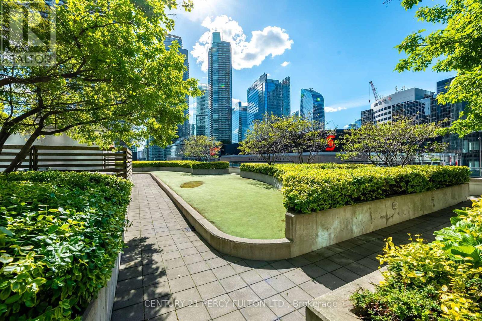 703 - 18 Harbour Street, Toronto, ON - Outdoor