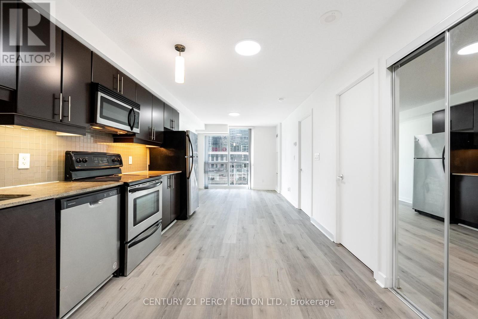 703 - 18 Harbour Street, Toronto, ON - Indoor Photo Showing Kitchen
