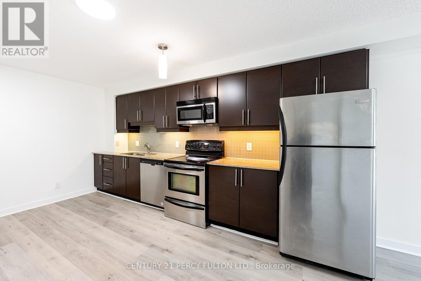 703 - 18 Harbour Street, Toronto, ON - Indoor Photo Showing Kitchen