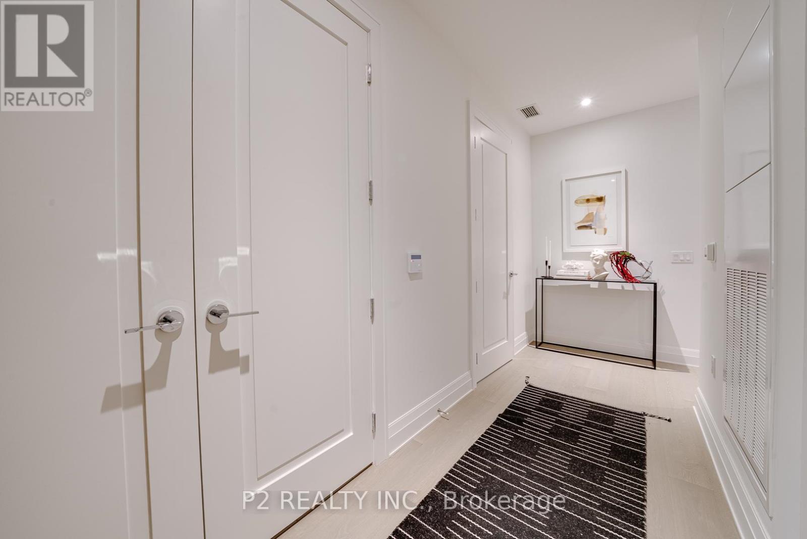 208 - 2 Forest Hill Road, Toronto, ON - Indoor Photo Showing Other Room