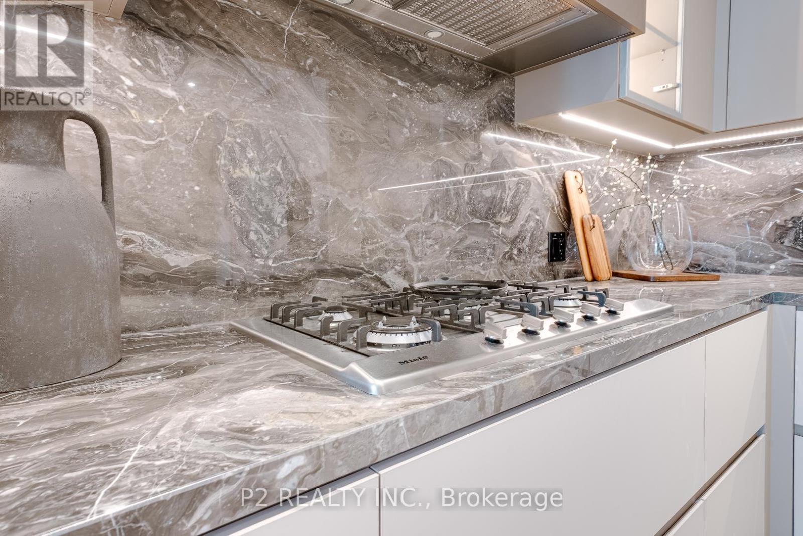 208 - 2 Forest Hill Road, Toronto, ON - Indoor