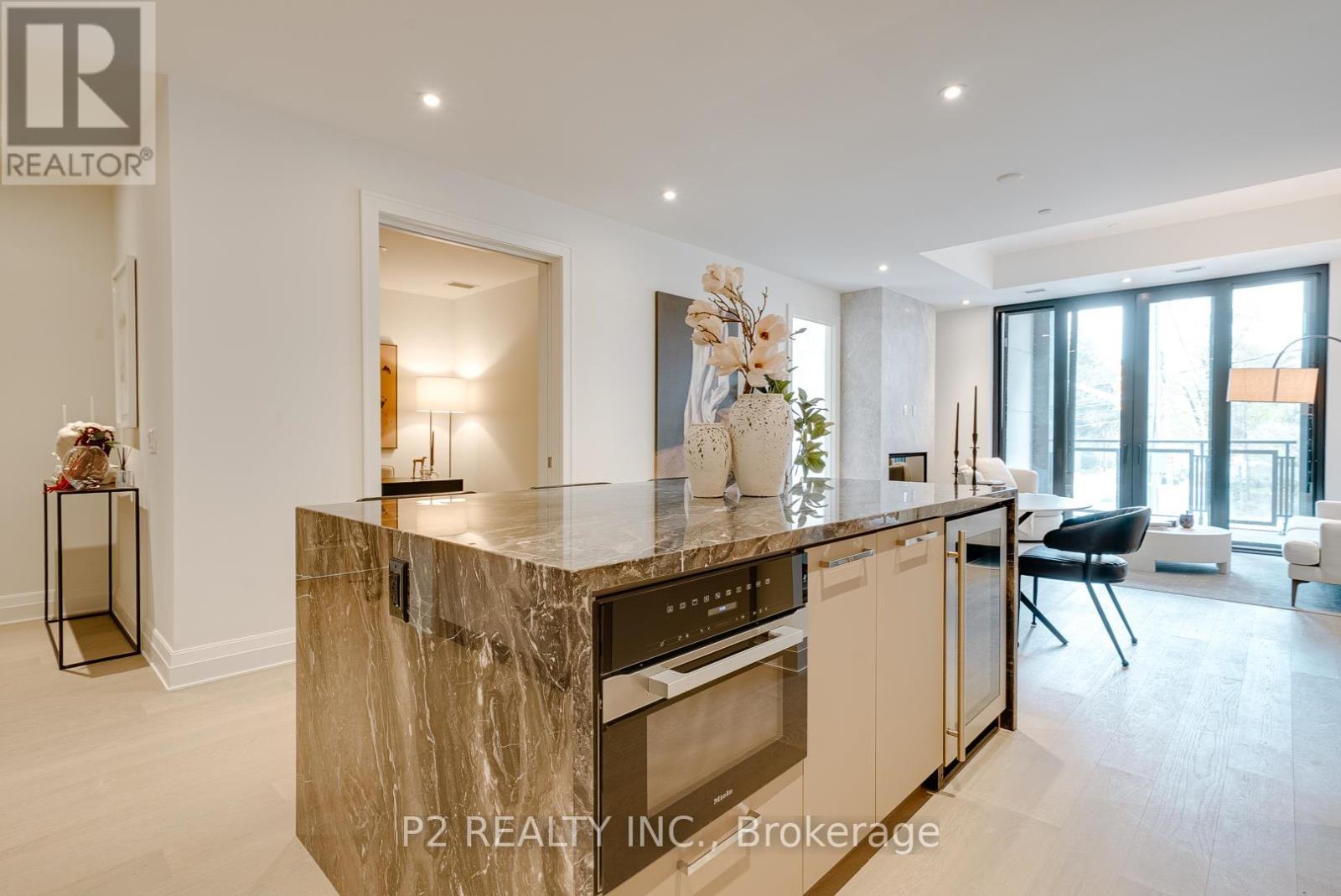 208 - 2 Forest Hill Road, Toronto, ON - Indoor Photo Showing Kitchen