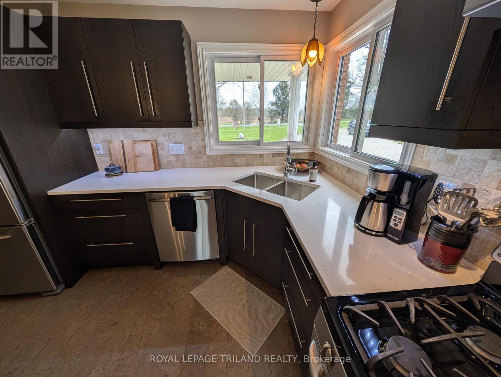 46930 SPARTA LINE - KITCHEN - 46930 Sparta Line, Central Elgin, ON - Indoor Photo Showing Kitchen With Double Sink