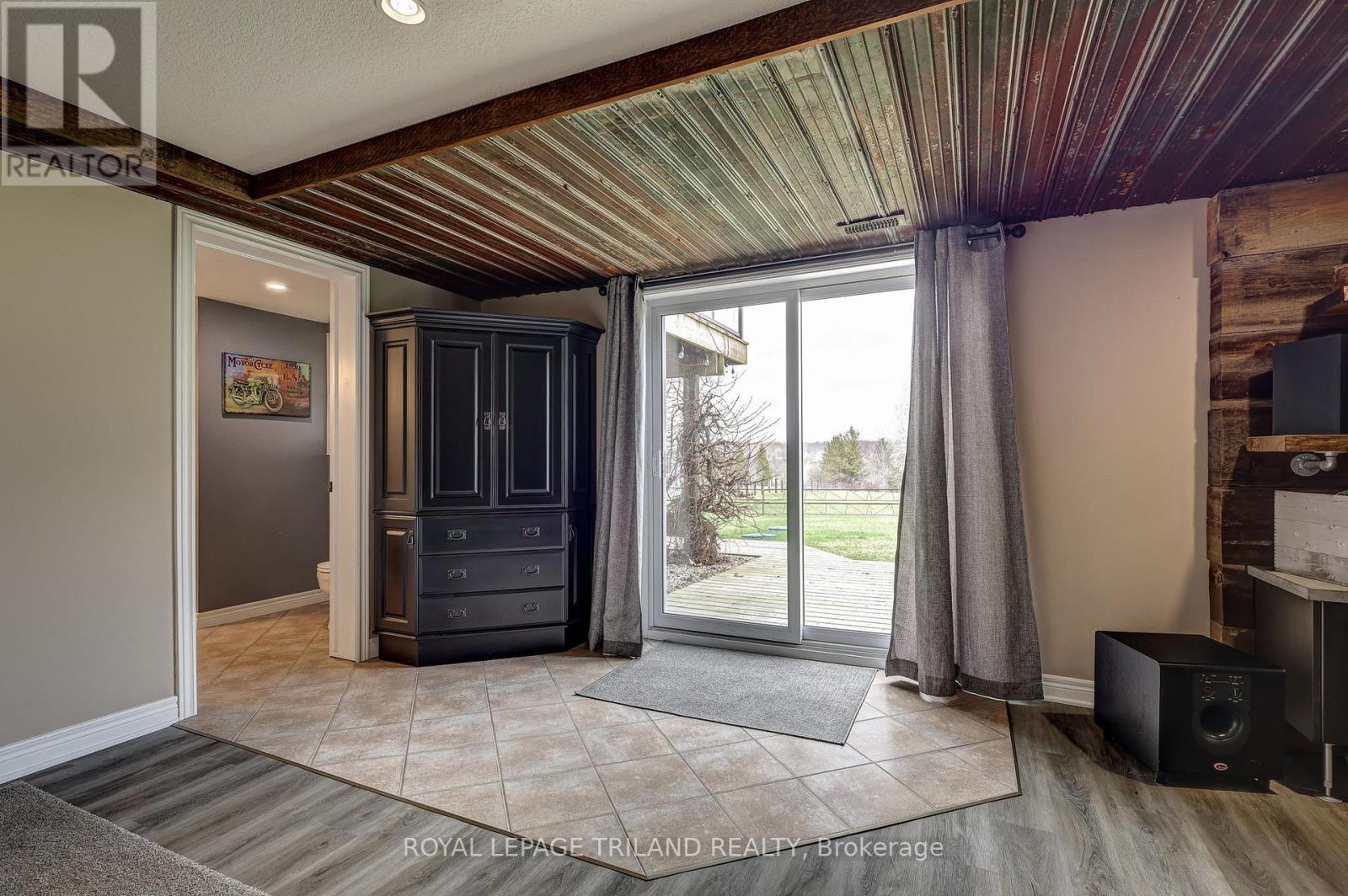 46930 SPARTA LINE - WALKOUT - 46930 Sparta Line, Central Elgin, ON - Indoor Photo Showing Other Room