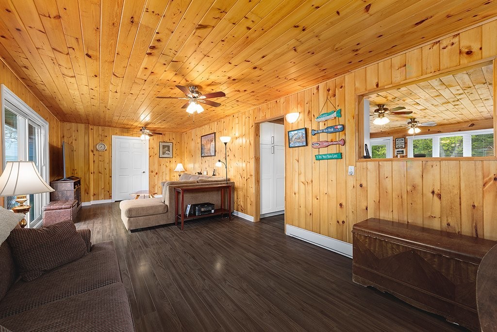 Living Room - 384 Ch. Du Lac-De-La-Truite, Mansfield-Et-Pontefract, QC - Indoor Photo Showing Other Room