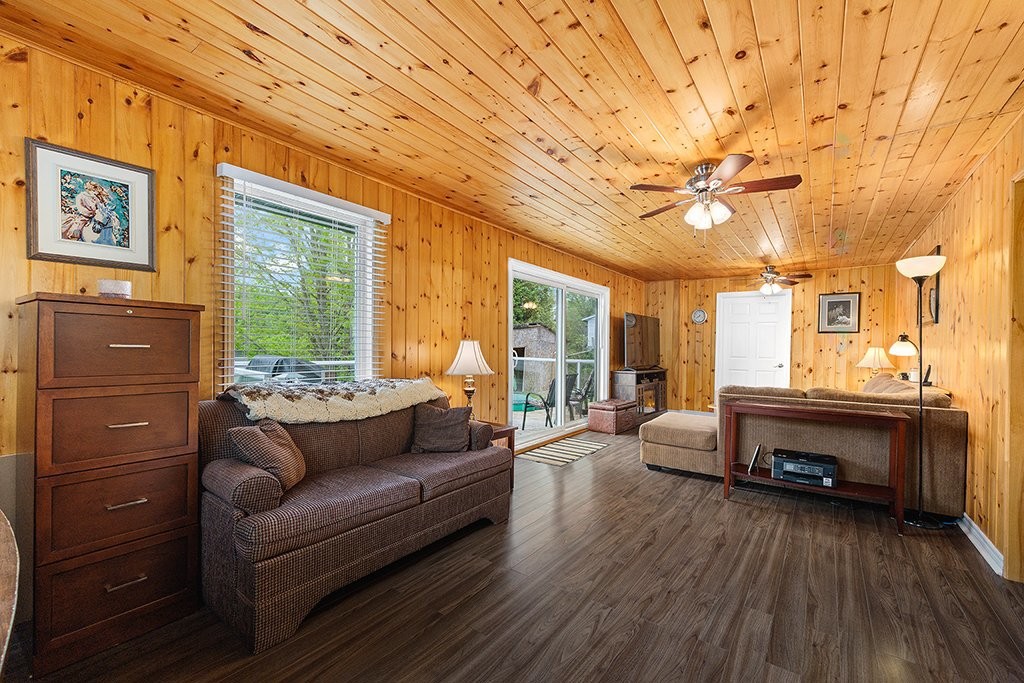 Living Room - 384 Ch. Du Lac-De-La-Truite, Mansfield-Et-Pontefract, QC - Indoor Photo Showing Other Room