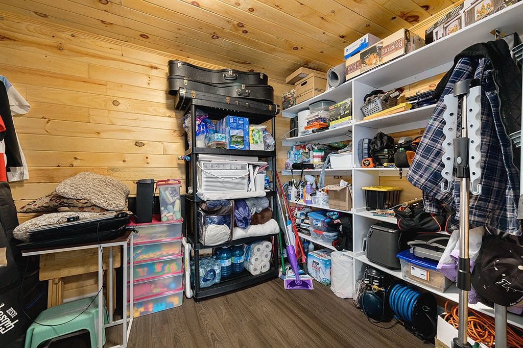 Storage - 384 Ch. Du Lac-De-La-Truite, Mansfield-Et-Pontefract, QC - Indoor With Storage