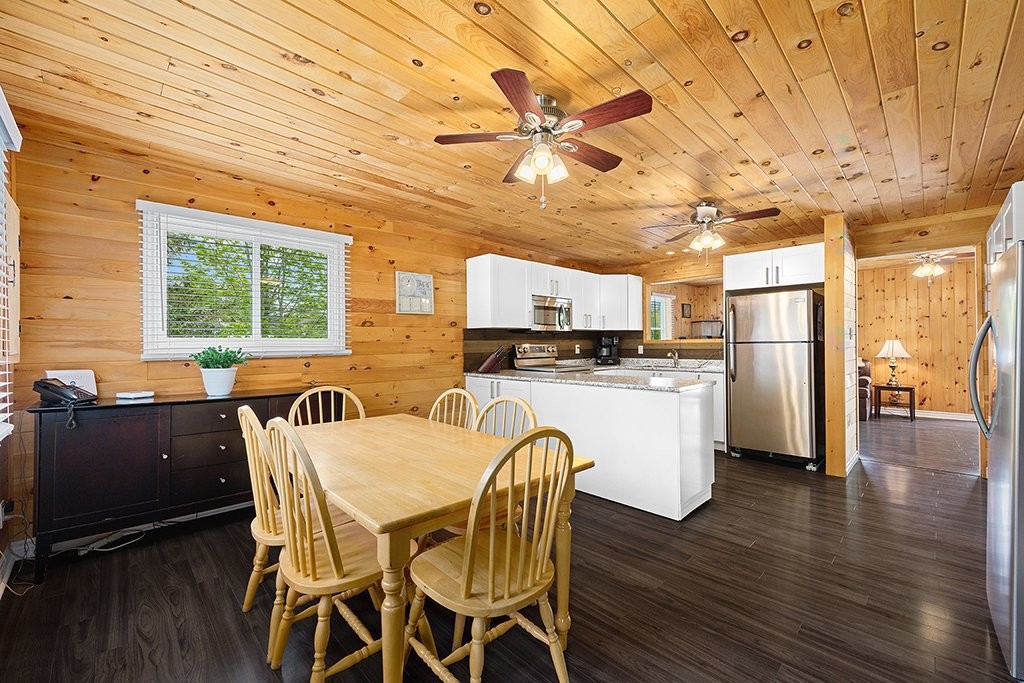 Dining Room - 384 Ch. Du Lac-De-La-Truite, Mansfield-Et-Pontefract, QC - Indoor