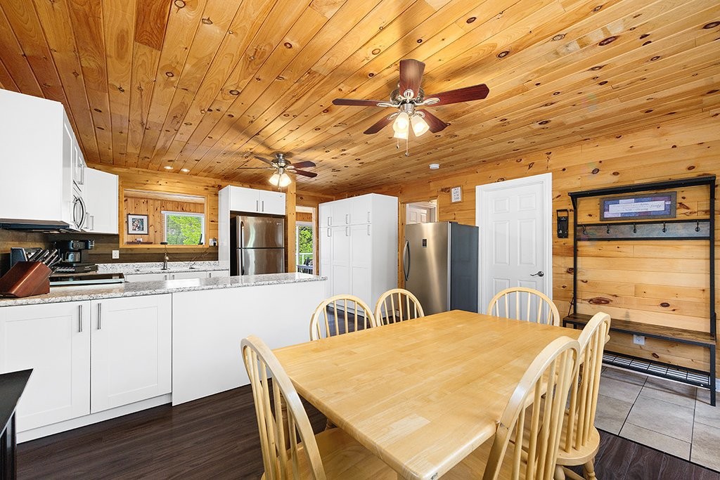 Dining Room - 384 Ch. Du Lac-De-La-Truite, Mansfield-Et-Pontefract, QC - Indoor