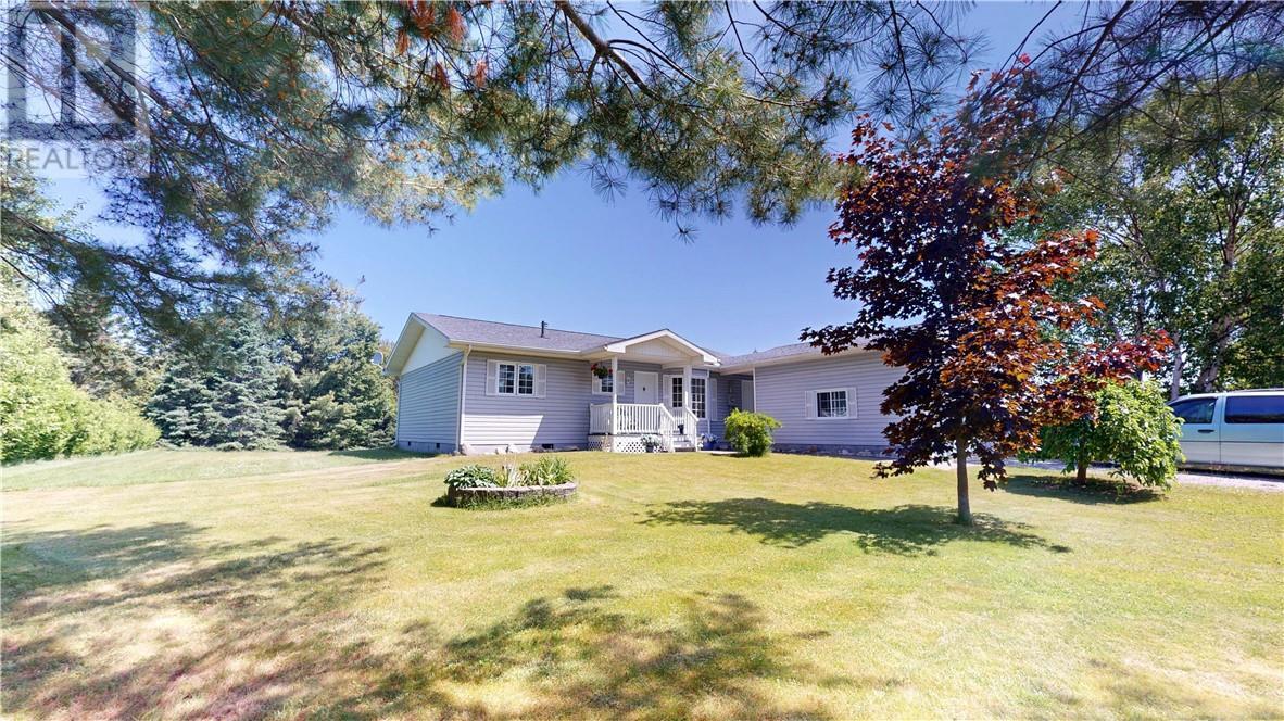 12 Islandview, Mindemoya, ON - Outdoor